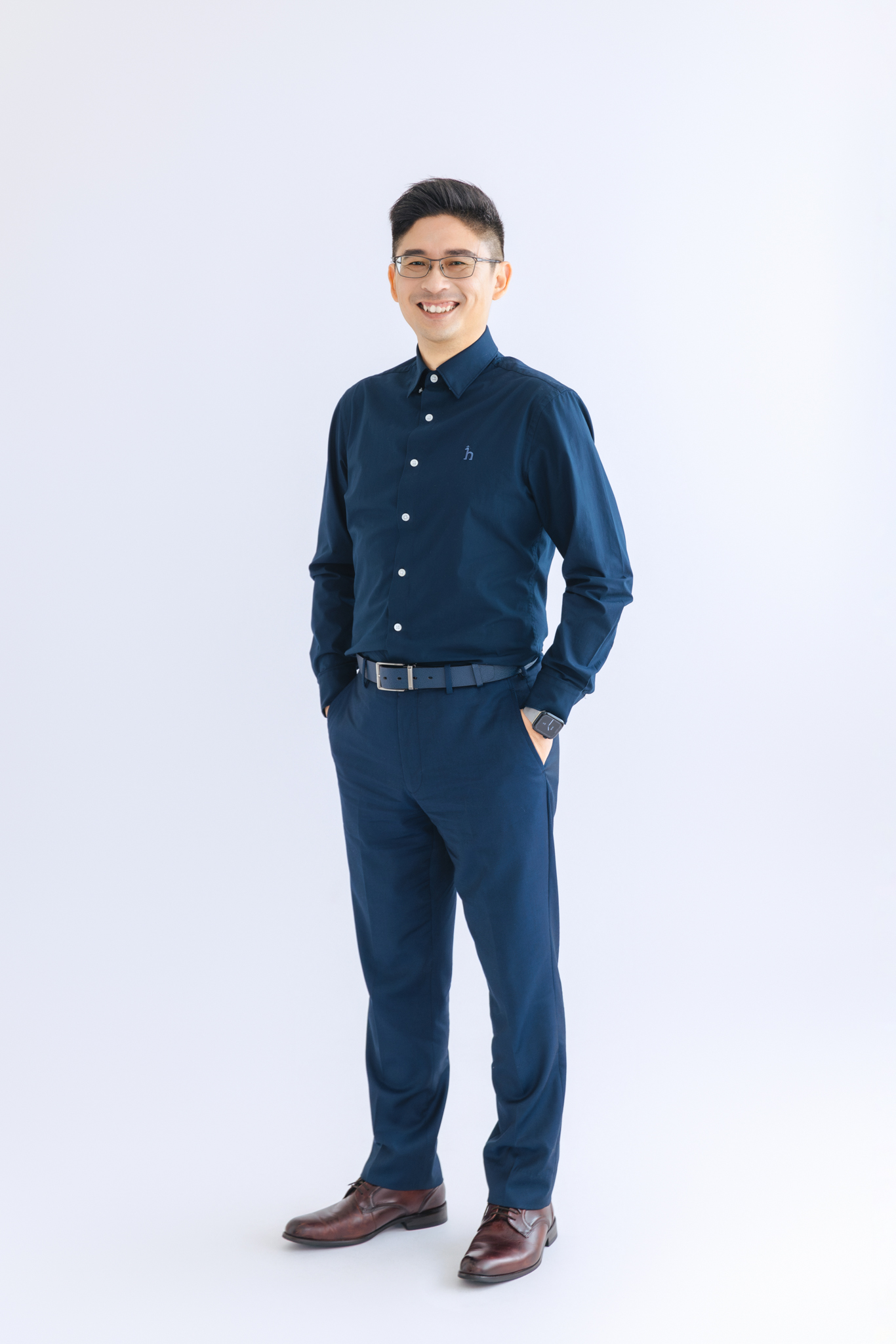 Antony，愛思顧問企業，棚拍全身站姿
